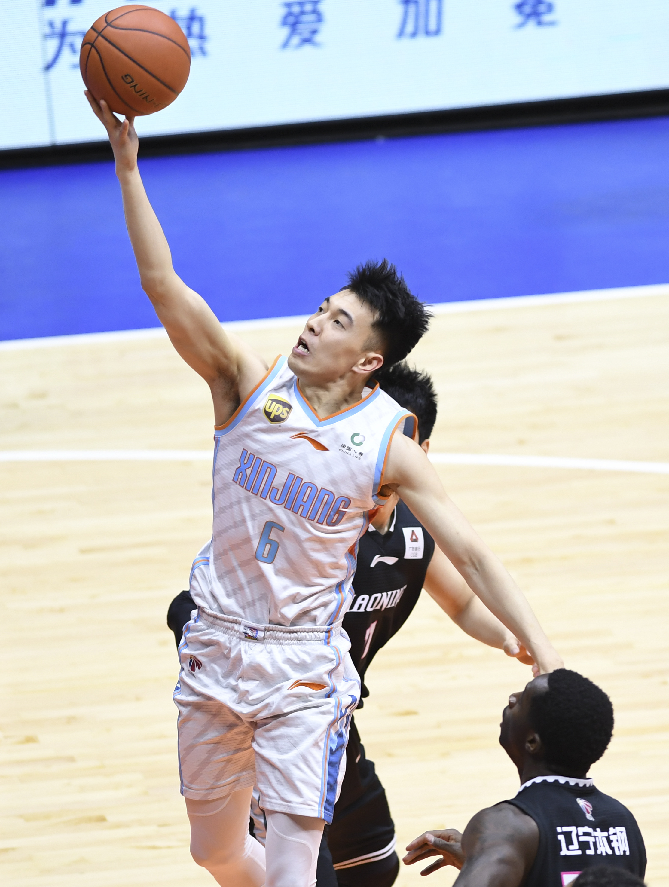 平博登录- 炮灰助攻又被主角团告白了 